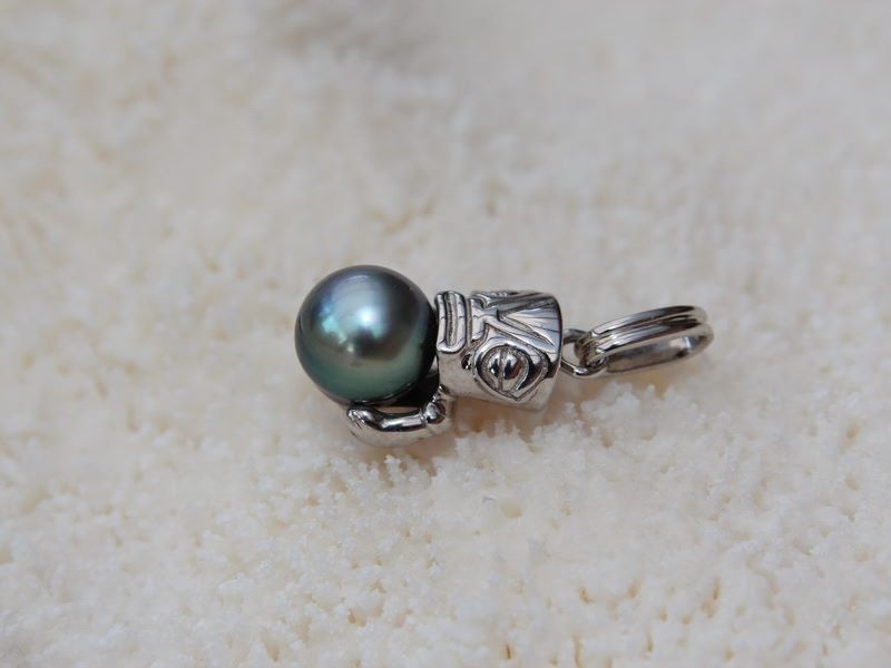 pendentif_argent_perle_noire_petit_tiki_2.jpg